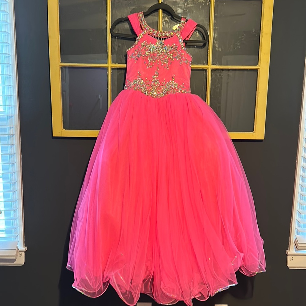 Pageant dress in excellent condition
